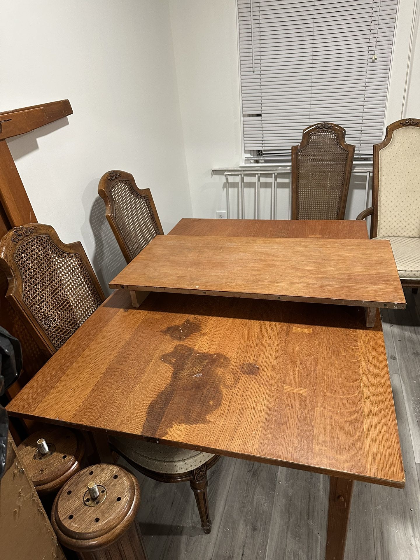 Dining table with expansion leaf