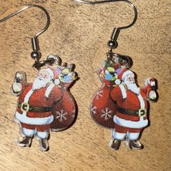 NEW Santa 🎅 earrings 