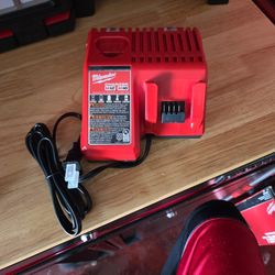 Milwaukee M18 Charger 