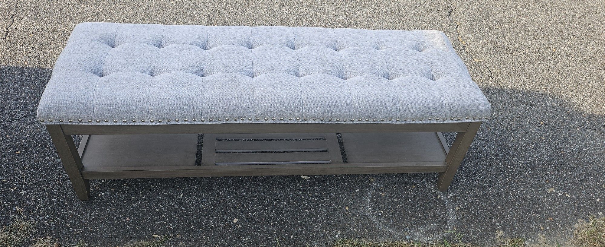 Furniture bench in great condition $30