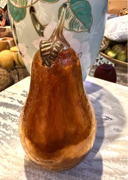 Stunning Hand Blown Art Glass Pear Artist Signed PNW Jesse Kelly Hand-blown glass pear with an iridescent amber finish. Jesse Kelly spent more than