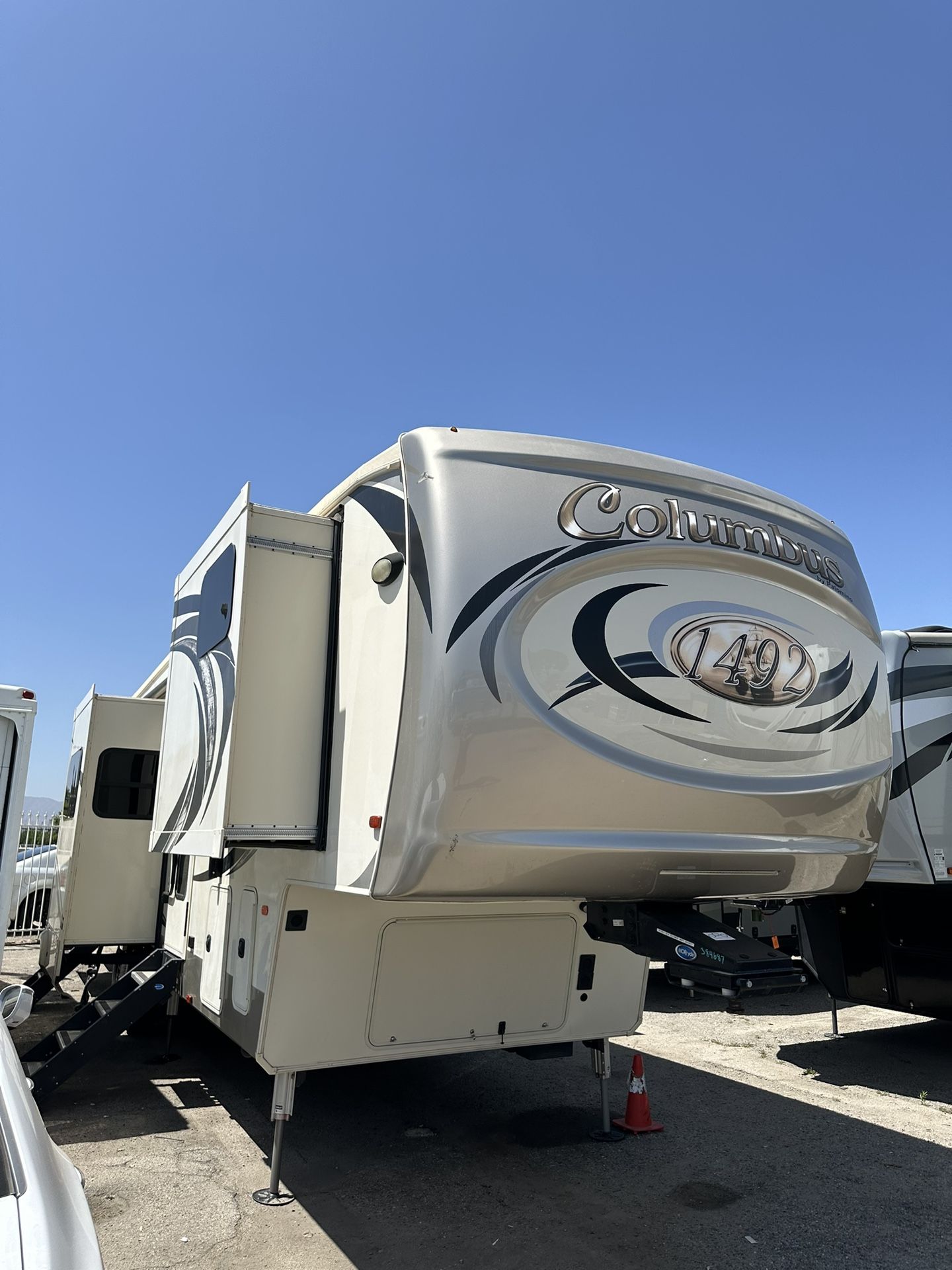 2018 Palomino Columbus Fifth Wheel/ Rv/ Travel Trailer