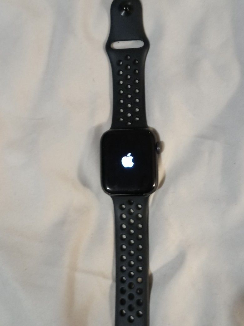 Apple Nike Series 6 Watch