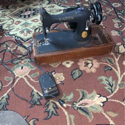 Singer Sewing Machine 