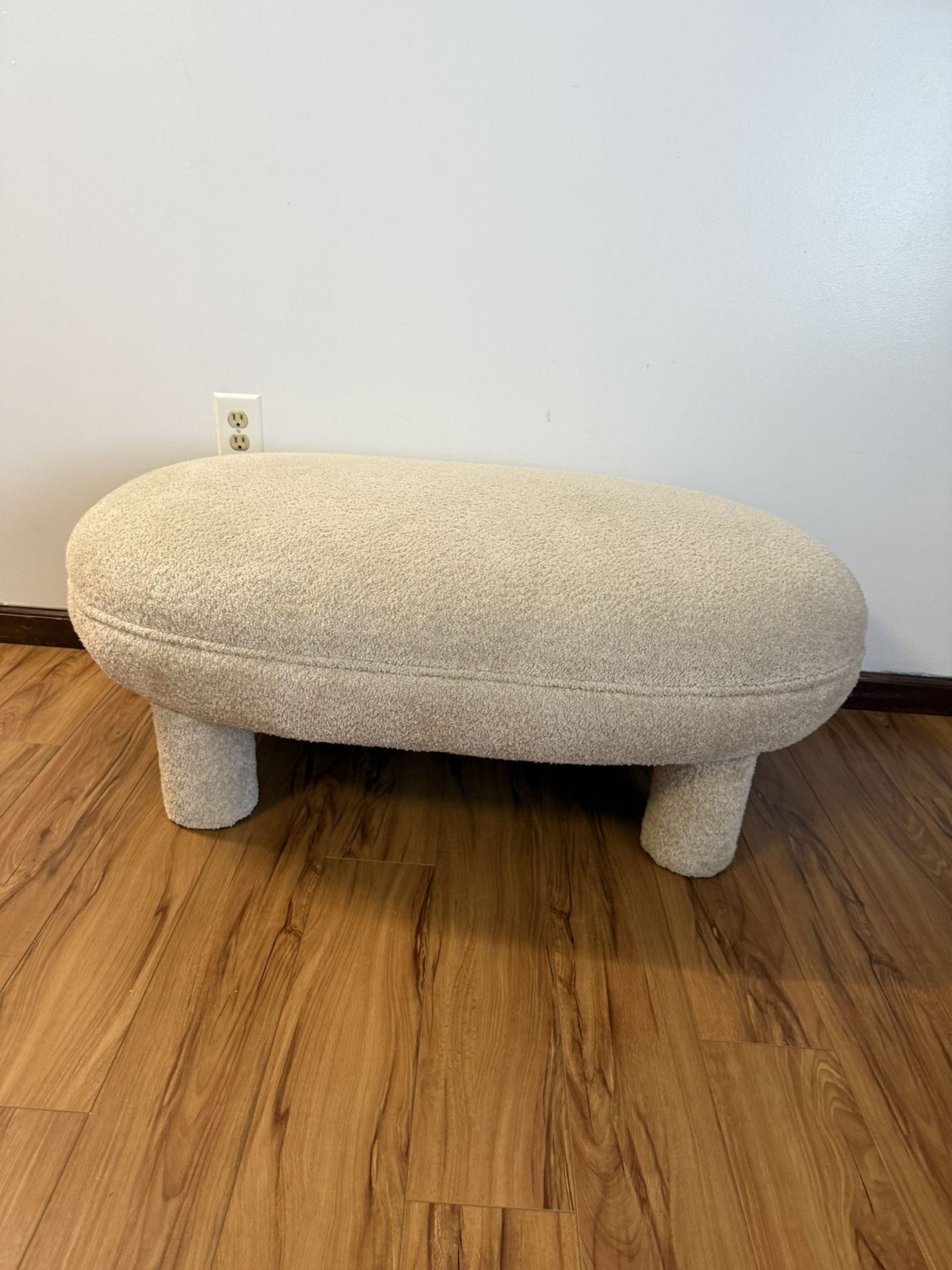 Discus Boucle Ottoman in excellent Condition