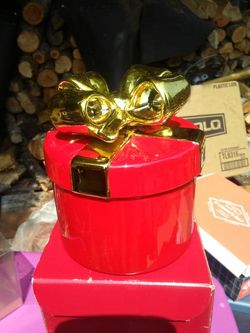 Elizabeth garden red door candles