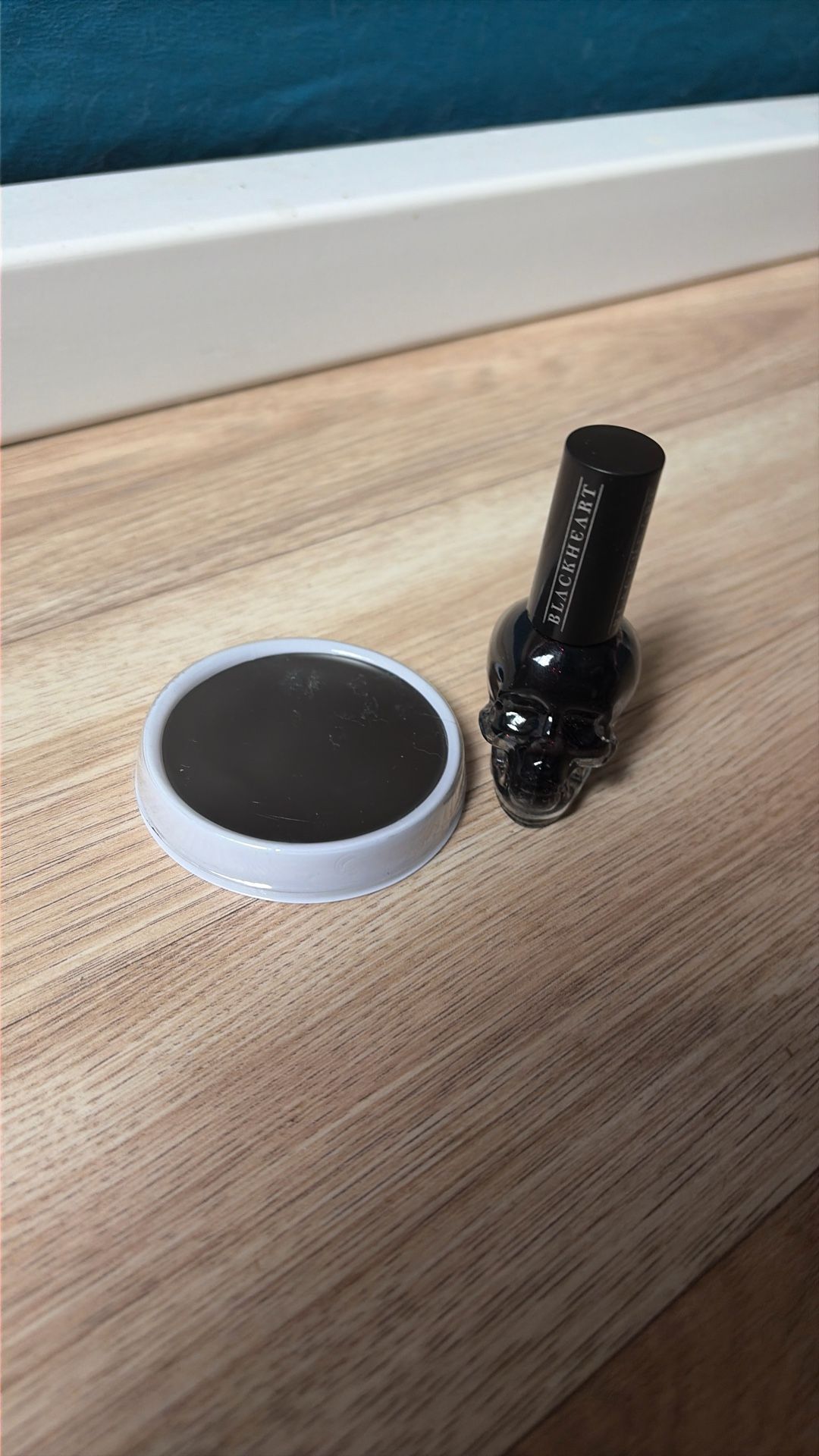 Face paint & Nail polish