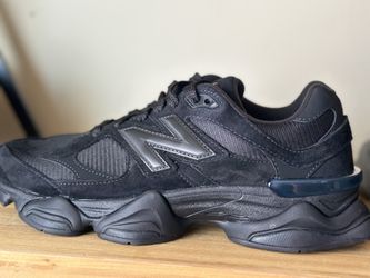 9060 New Balance  10 Men 11.5 Women
