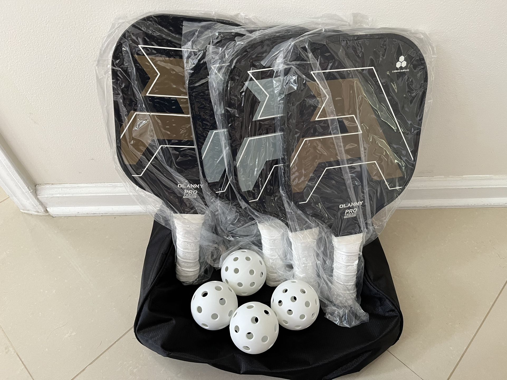 NEW Graphite Pickleball Paddles 4 Pack, 4 Pickleball Balls & Carrying Bag !