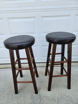 BAR STOOLS.  BANQUITOS