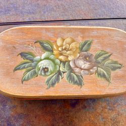 Very pretty (Brand New) Vintage Chest (perfect for Mother’s Day-or a Birthday) •(15 1/2Wx51/2x7 1/2 Dx5 1/2 H)