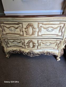 Hammary Furniture Hidden Treasures Bombe Chest