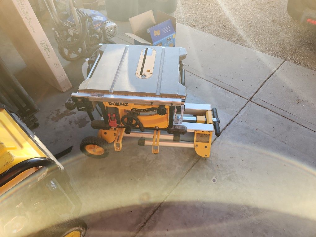 Dewalt Table Saw With collapsible Rolling Stand