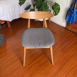 mid century modern style chair 