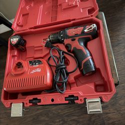 Milwaukee M12 Cordless 3/8” Drill /driver Kit Y Multi Tool