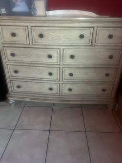 Dresser an 2 nightstands