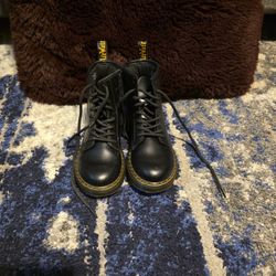 Girls Dr Martens Boots