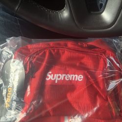 Supreme Shoulder Bag (SS19)
