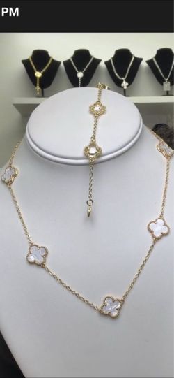 Van Cleef & Arpel white flower set