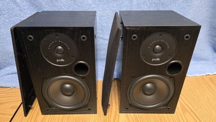 Polk R15 Speakers
