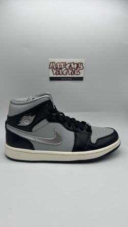 Jordan 1 Mid SE Black Metallic Silver (Women’s) Sz. 7.5w