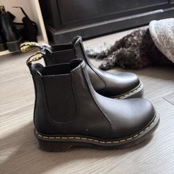 DR martens BOOTS SIZE 7 For Women Black 