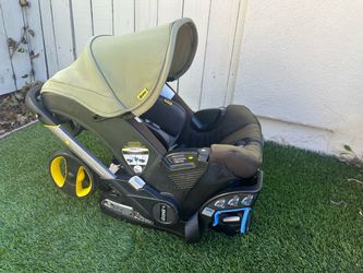 Doona carseat with base
