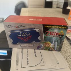 New Nintendo 2DS XL Hylian Shield Edition Zelda BRAND NEW