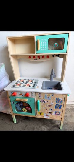 Play kitchen
