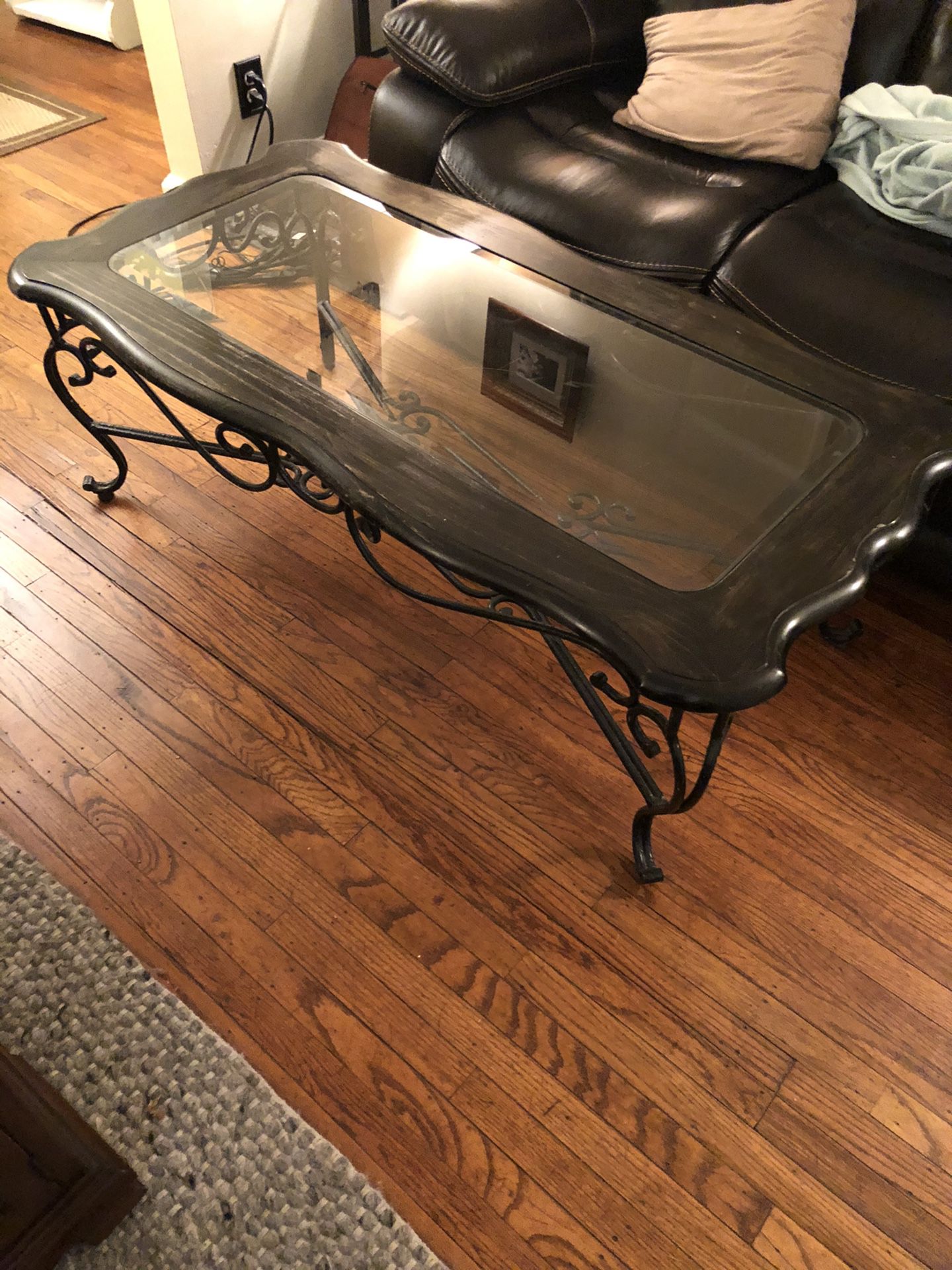 Great Coffee Table with Glass Top