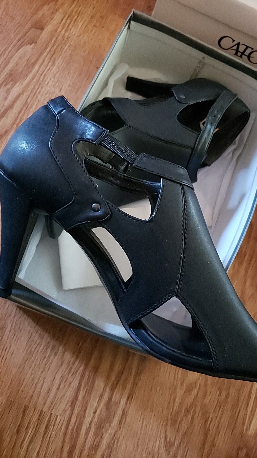 Fashion bug peep toe