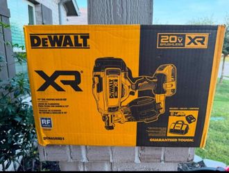 DeWalt XR 20V 15° Coil Roofing Nailer Kit