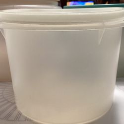 Tupperware Canister Set