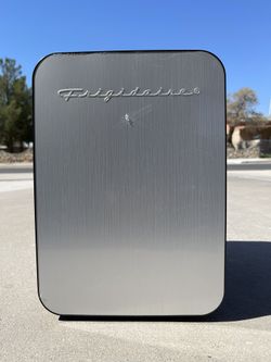 FRIGIDAIRE  EFMIS183 MINI FRIDGE 