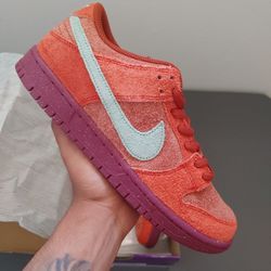Dunk Low SB Mystic Red - Size 8 Men (9.5 Women)