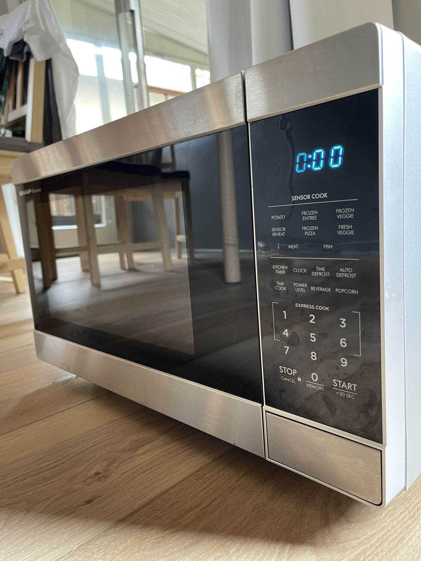 **LIKE NEW** SHARP CARSOUSEL MICROWAVE