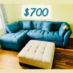 🛋️🚨 QUICK  SALE‼️🤩 $700 OBO (Or Best Offer) - ROOMS TO GO® Cindy Crawford Collection Blue Sectional & Silver Ottoman