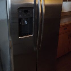 Refrigerator 