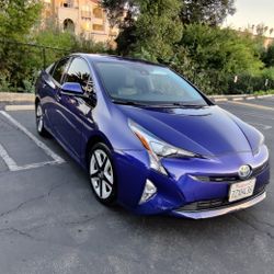 2017 Toyota Prius  Tree Touring