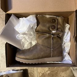Sketchers Women’s Winter Boots (I Have 2 Pairs 1 Size 9 & 1 Size 10) Brand New Never Worn 