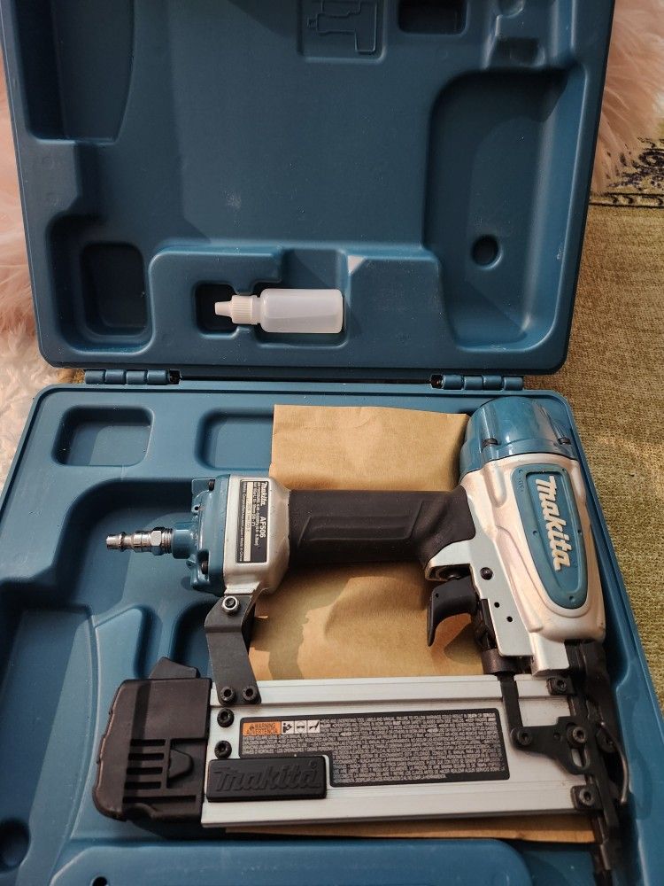 Makita Pneumatic 18-Gauge 2 in. Brad Nailer