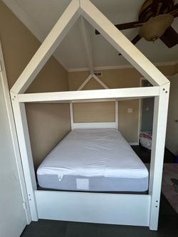 Full bed living spaces
