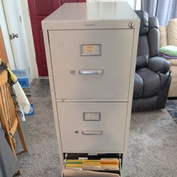 File Cabinet - 4 Drawer W/ Lock