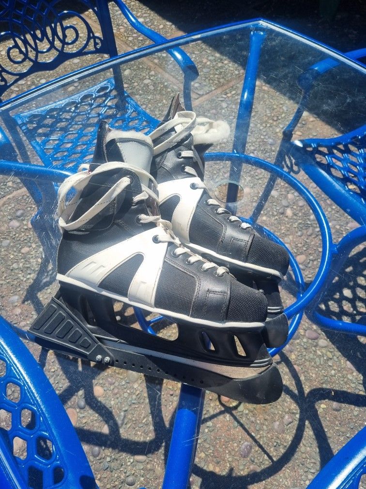 2 Pair Of Old School Icehockey Skates