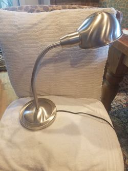 FLEXIBLE DESK LAMP BRUSHED NICKEL