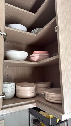 Assorted dinnerware plates and bowl