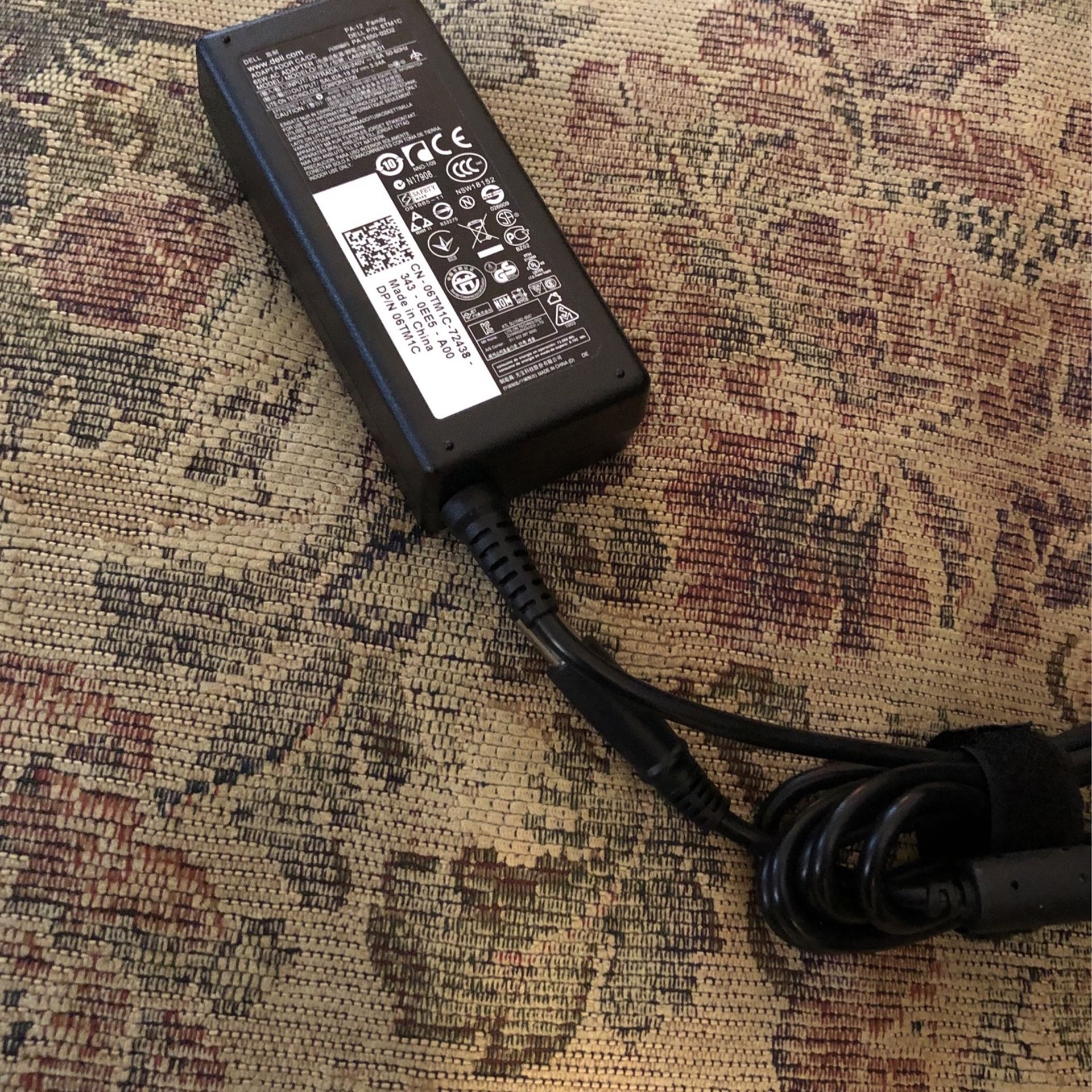 Dell A 65w AC Adapter LA65NS2-01