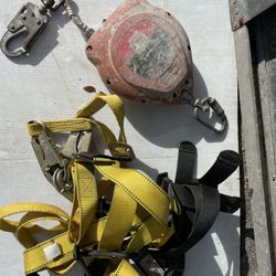 MILLER FALCON SELF RETRACTING LIFELINE FALL PROTECTION UNIT 