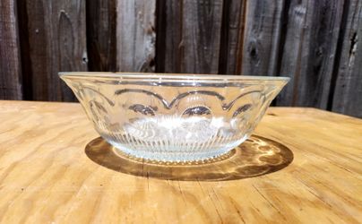 Medium size Vintage clear serving glass bowl