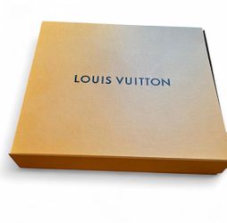 Sophisticated gold packaging with iconic Louis Vuitton logo. Medium size 